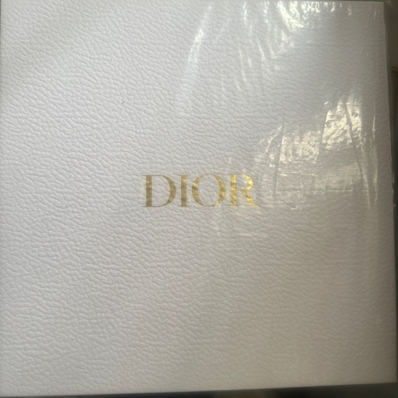 NIB Christian Dior's Limited Edition 500-Piece "Around the World" Puzzle - Picture 3 of 4